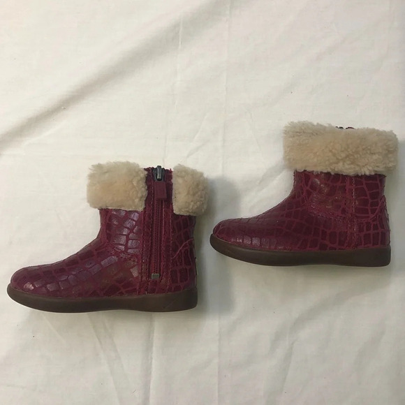 ✨Hot Pick✨Ugg Dark Pink Boots Snakeskin Pattern Cream Wool Cuff Infant US 6 - Picture 3 of 7